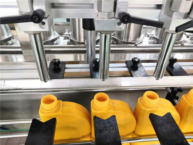 Машина для хімічного наповнення пляшки LDP